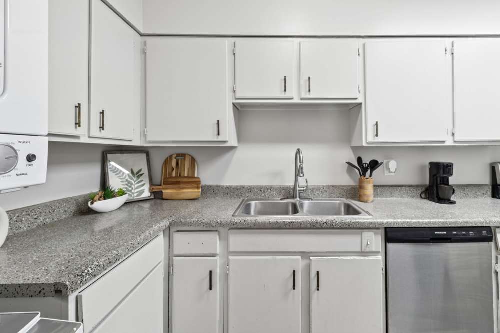 Modern kitchen at River Oaks in Vicksburg, Mississippi