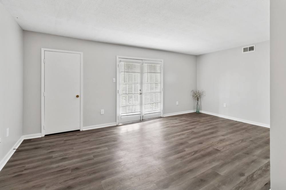 Spacious living room at River Oaks in Vicksburg, Mississippi