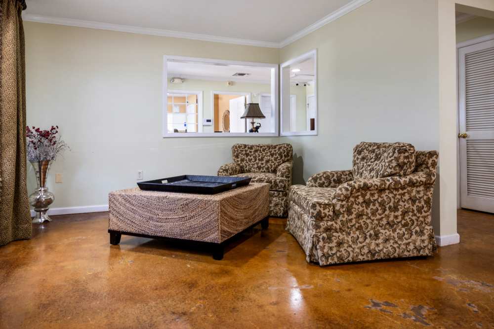 Clubhouse with seating at Livingston Oaks in Birmingham, Alabama 