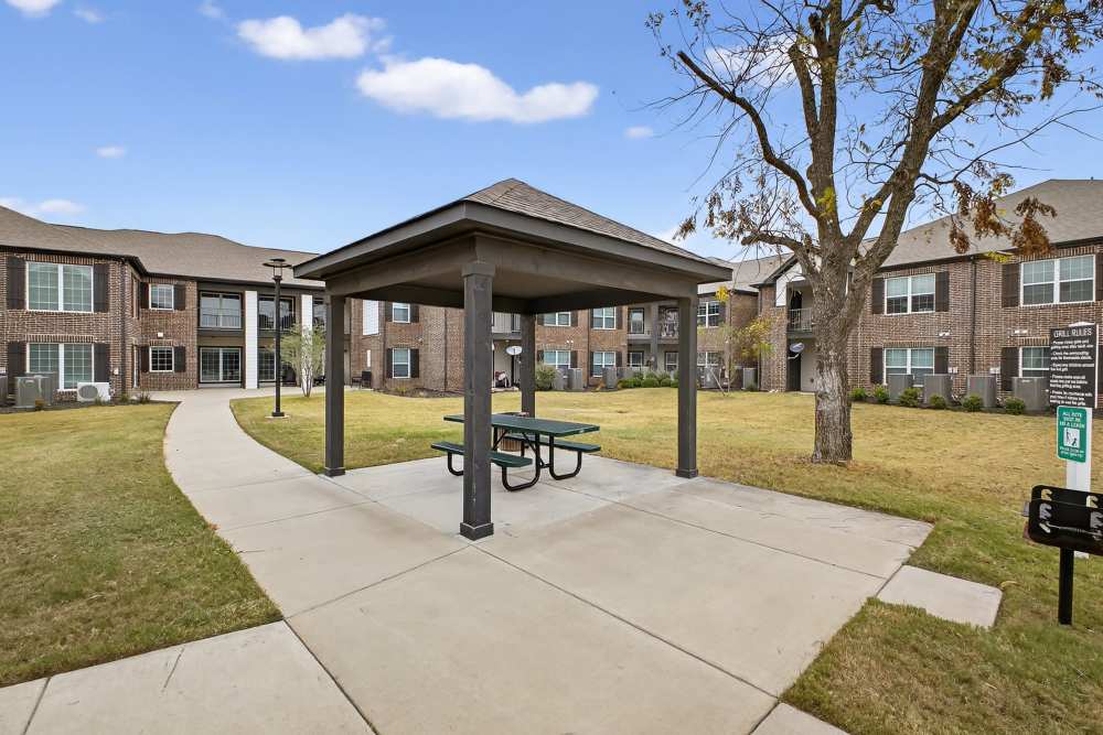 Outdoor patio at Hill Court Villas in Granbury,Texas