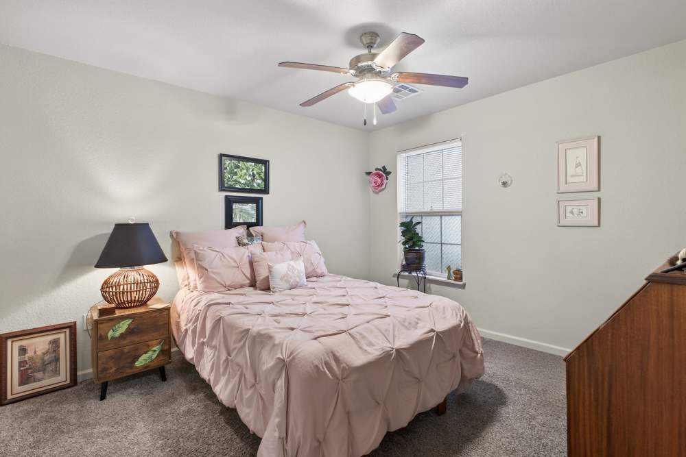 Apartment bedroom at Hill Court Villas in Granbury,Texas
