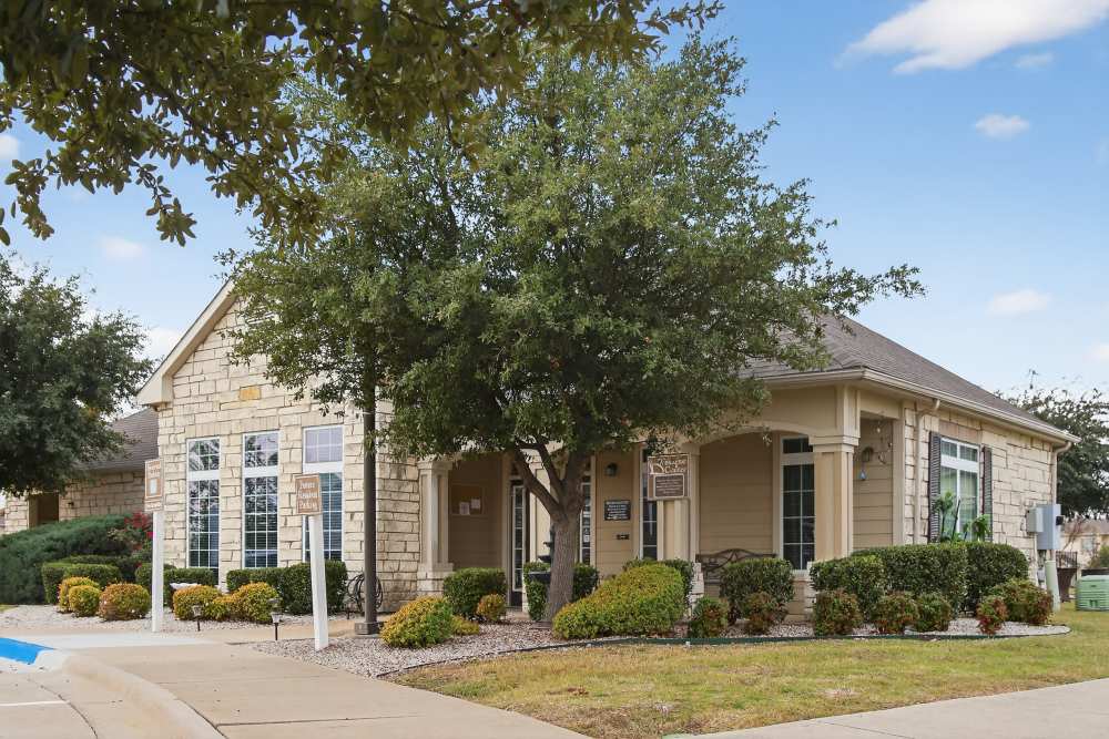 Building with lawn at Riverstone Trails in Sunnyvale, Texas 