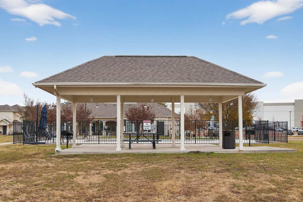 Covered seating area at Riverstone Trails in Sunnyvale, Texas