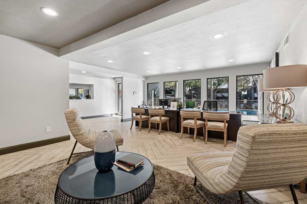Spacious clubhouse lounge at Aberdeen at Bellmar in Dallas, Texas
