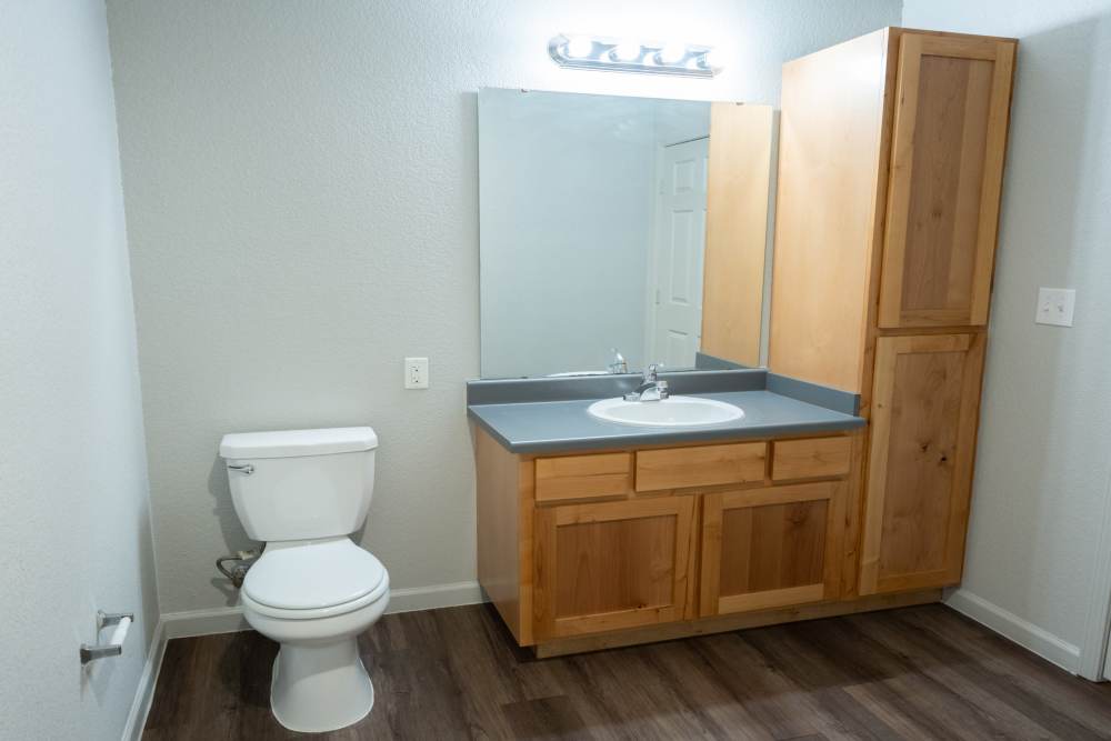 Bathroom with pendant lights at Savannah Terrace in Mustang, Oklahoma