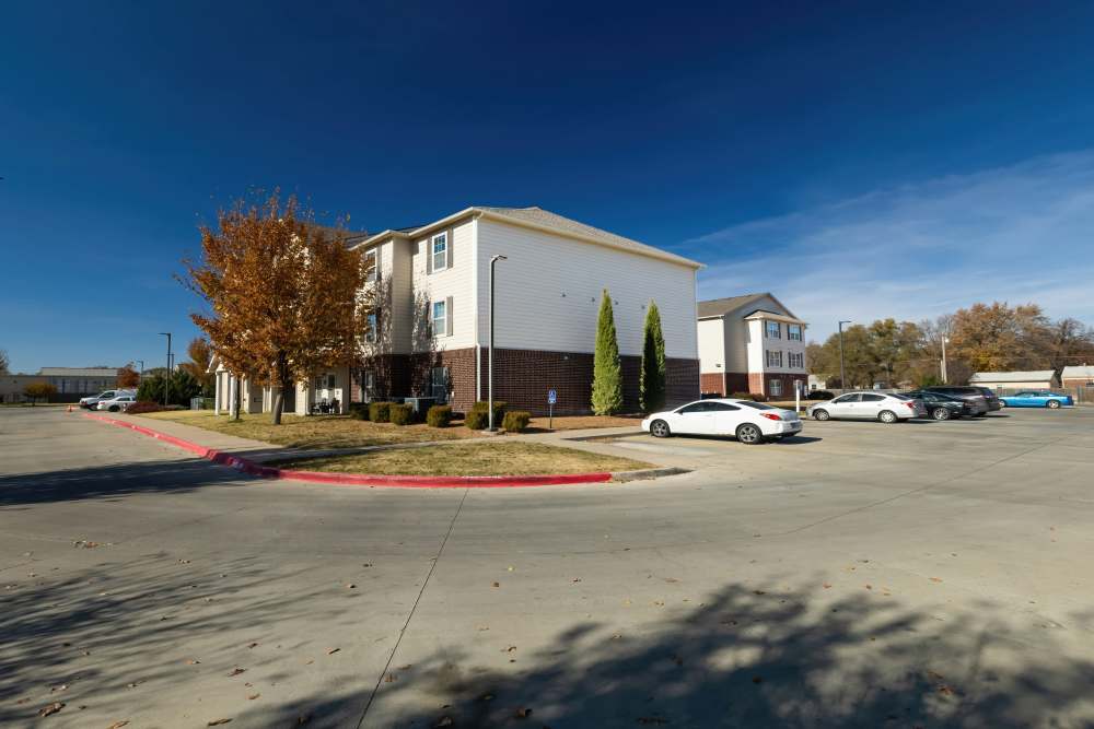 Apartment exterior view with off-street parking at Sunnydale Pointe in Wichita, Kansas