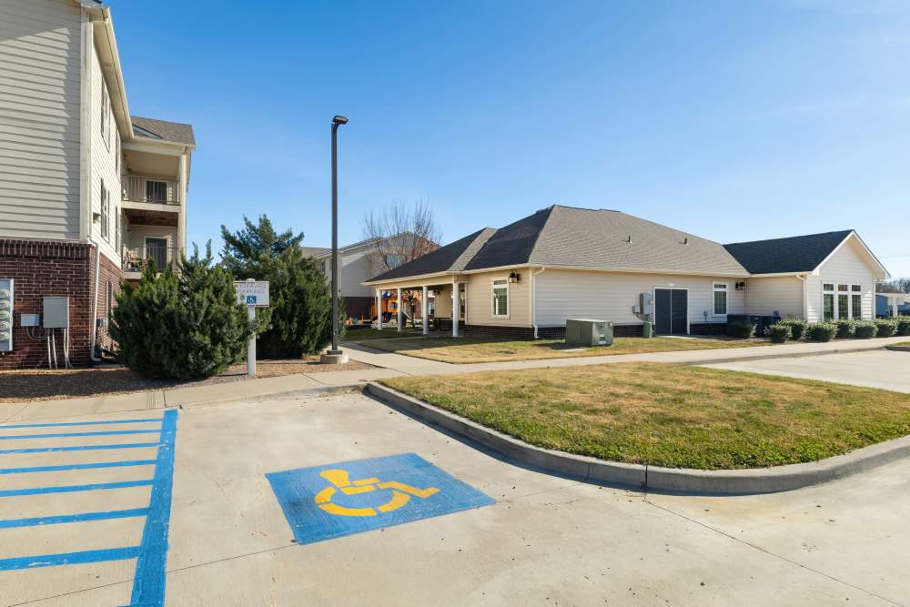Apartment community with parking at Sunnydale Pointe in Wichita, Kansas