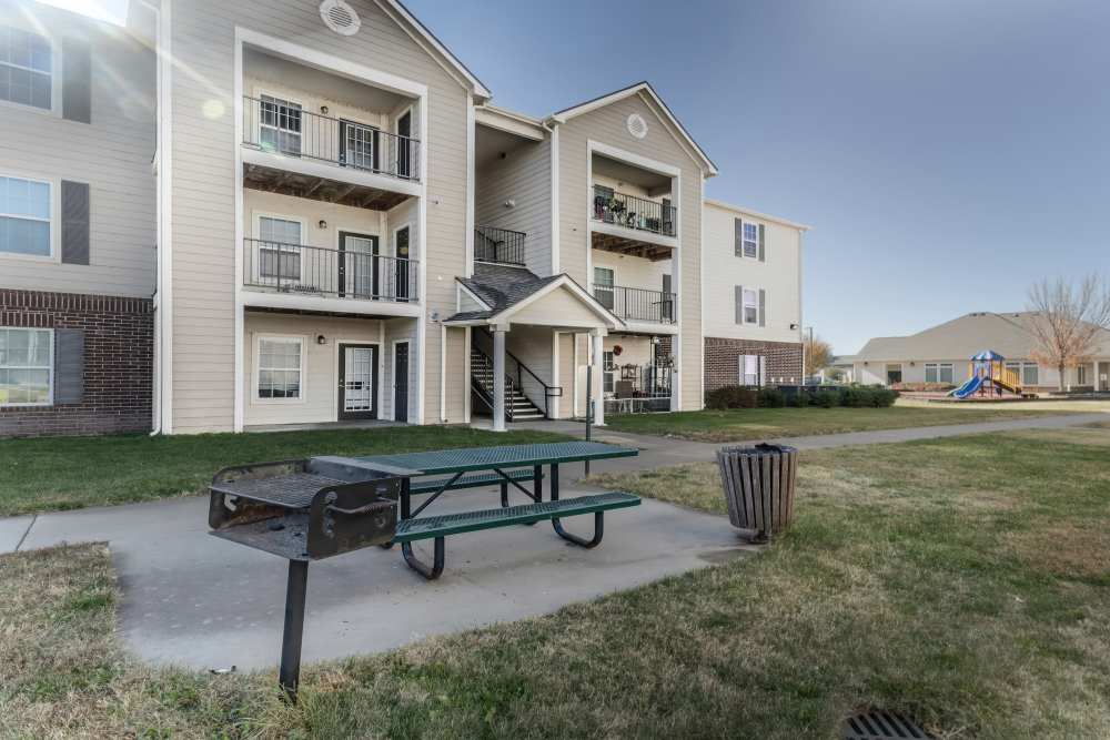 Barbeque area at Sunnydale Pointe in Wichita, Kansas