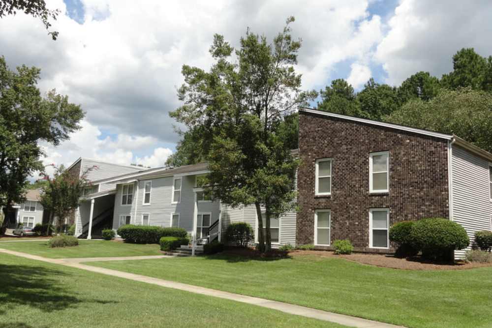 Exterior shot of the building at Canebreak Apartments in Summerville, South Carolina