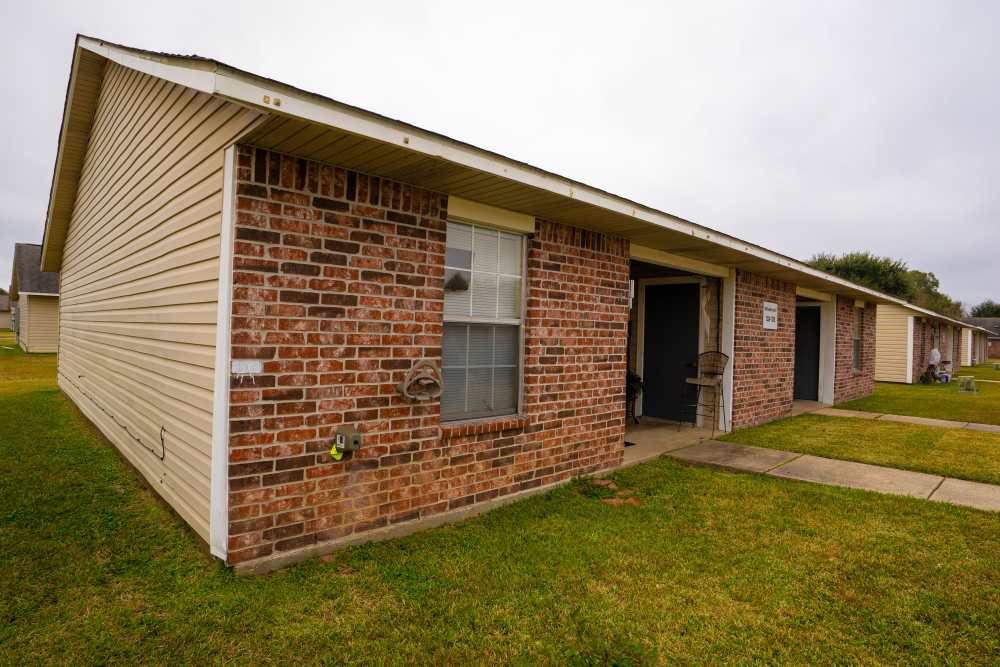 Exterior view of community at Willowbrook II in Lafayette, Louisiana