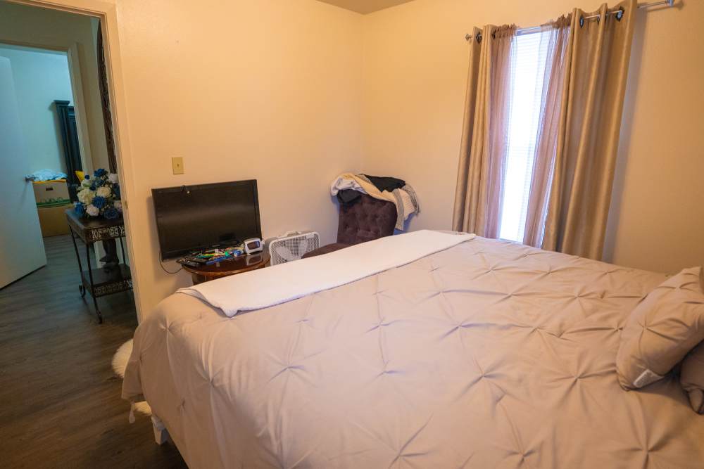 Bedroom with TV at Willowbrook II in Lafayette, Louisiana