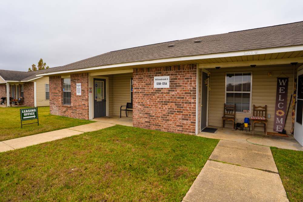 Community leasing center with seating space at Willowbrook II in Lafayette, Louisiana