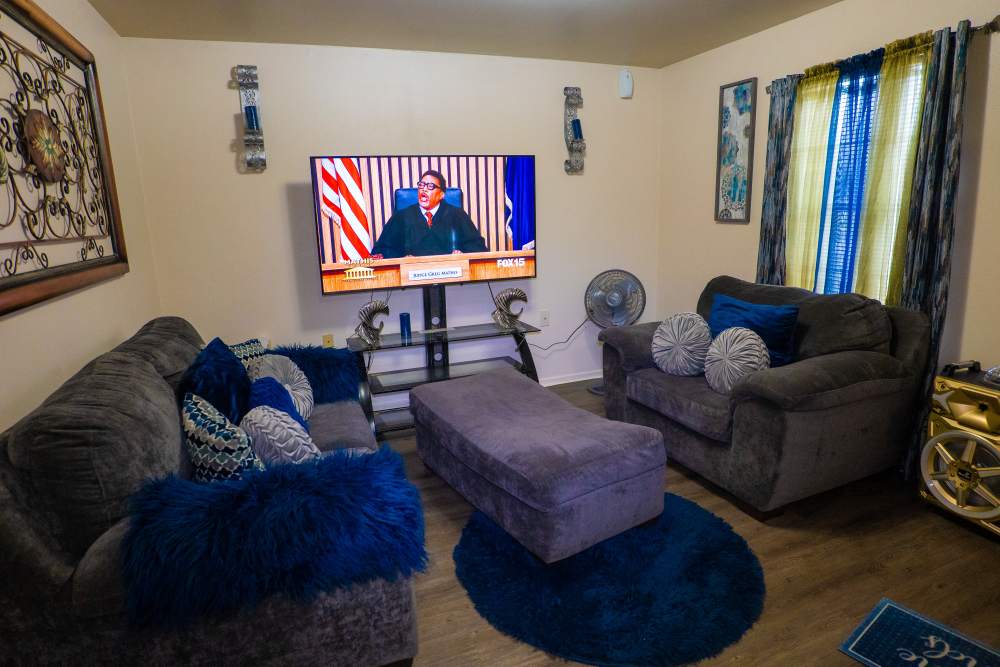 Well-designed cozy living room at Willowbrook II in Lafayette, Louisiana