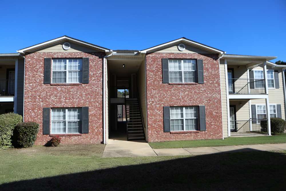 Exterior view of the building at Horizon Apartments in Jackson, Mississippi