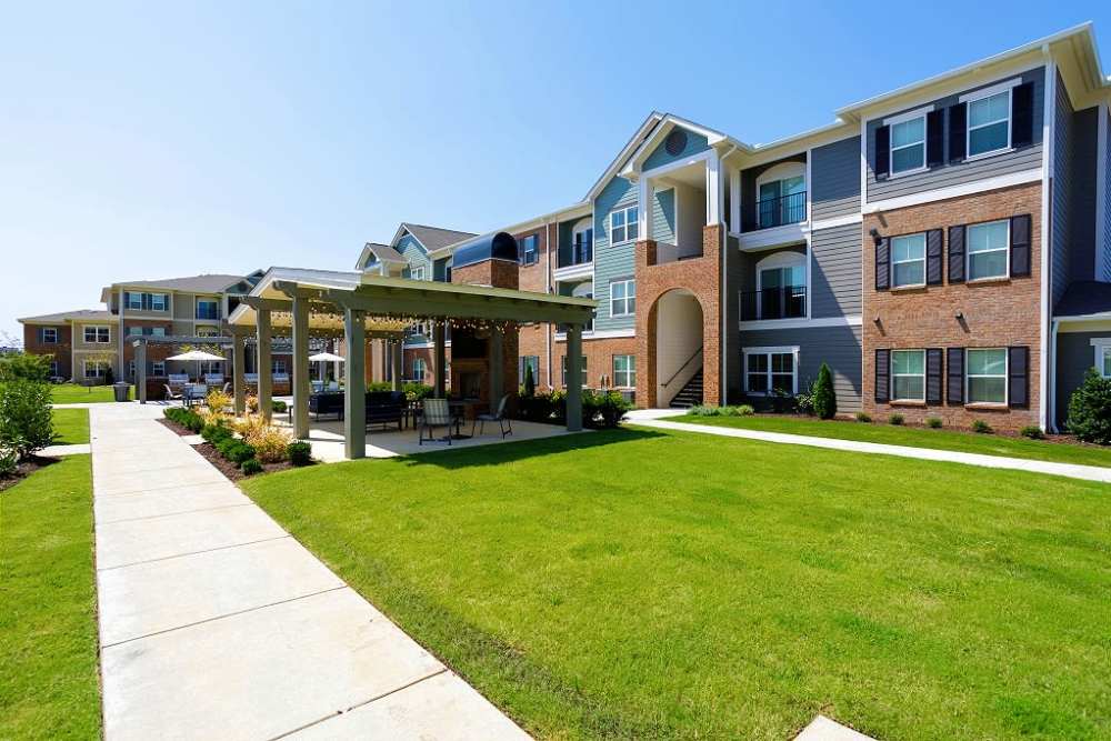 Grassy area at City Limits Apartments in Columbia, Tennessee