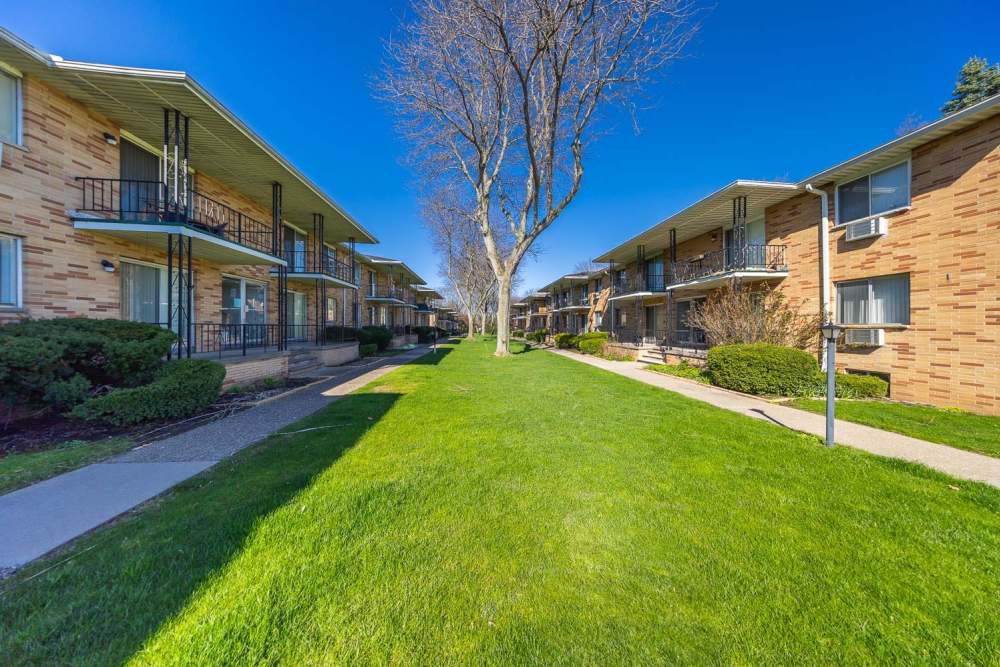 Well-manicured lawn area at Eastway Manor Apartments in Webster, New York