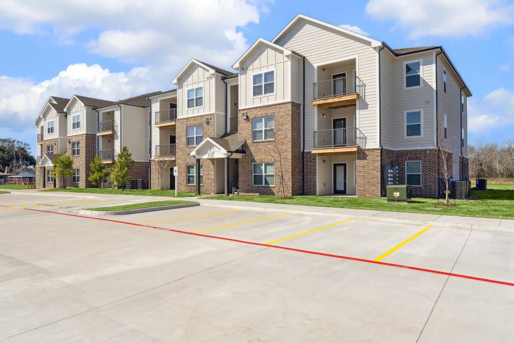 Exterior of Amber Ridge in Angleton, Texas