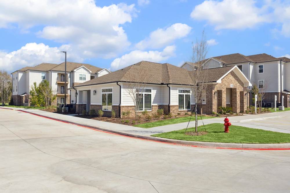 Exterior of Amber Ridge in Angleton, Texas