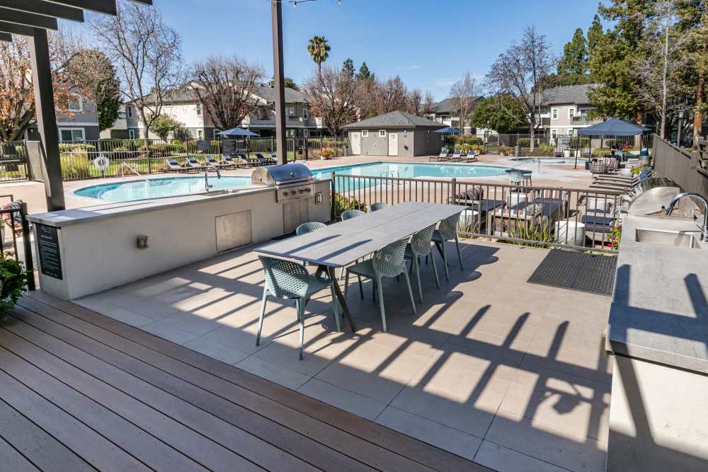 Grilling area with multiple seating options at Sofi Waterford Park in San Jose, California