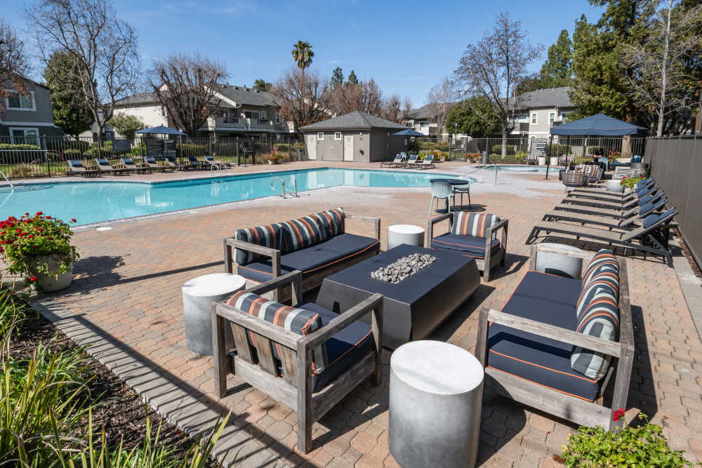 Outdoor seating and firepit at Sofi Waterford Park in San Jose, California