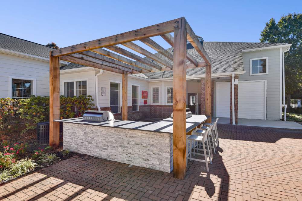 Outdoor kitchen at Highlands at Alexander Pointe in Charlotte, North Carolina