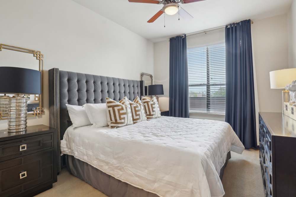 Living room with premium interiors at Forum on San Felipe in Houston, Texas