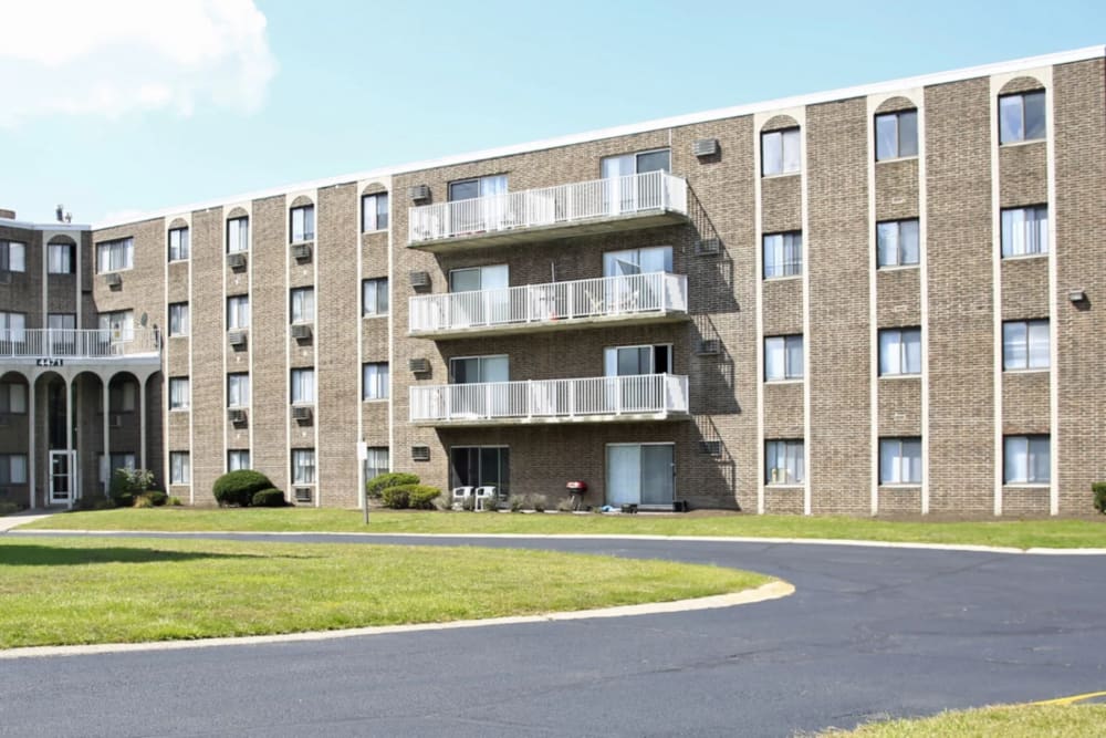 Exterior building at Granada Gardens Apartments in Warrensville Heights, Ohio