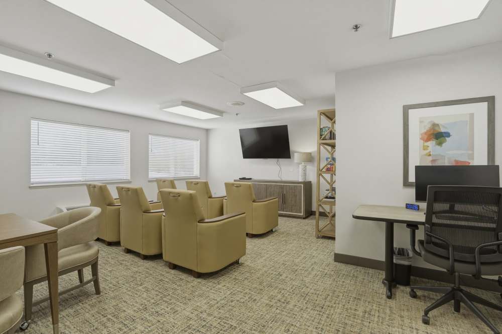 Spacious Entartainment Area at The Fairmont by Barclay House in Manassas, Virginia