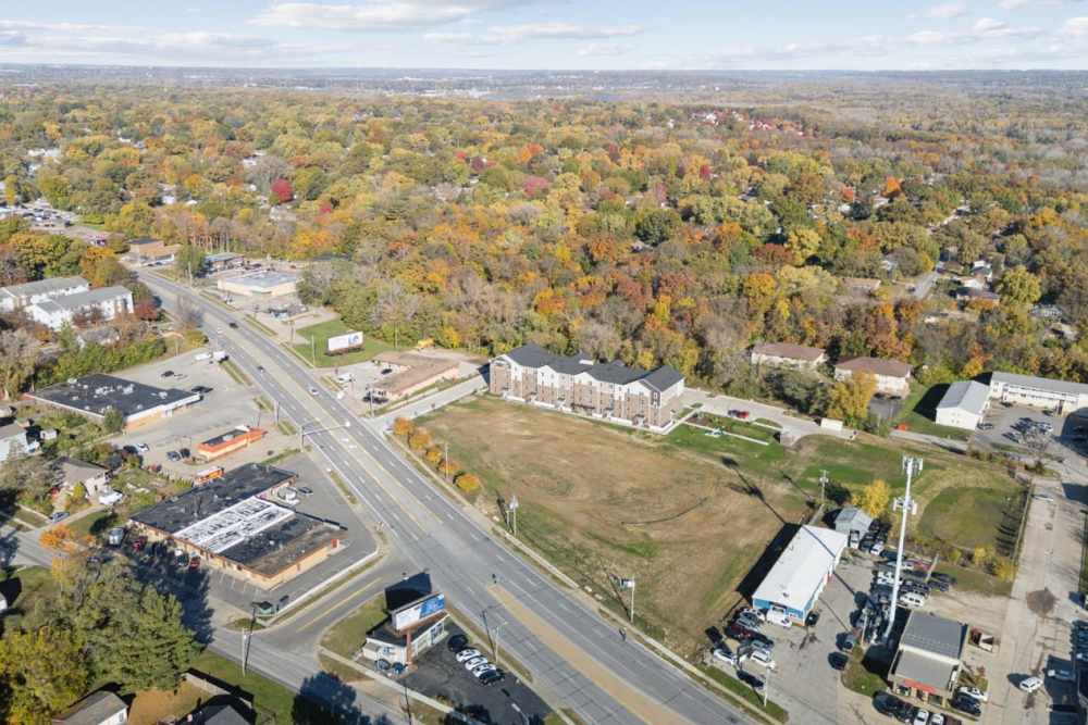 Aerial view of apartment community surrounded by trees near Alley Landing in Des Moines, Iowa
