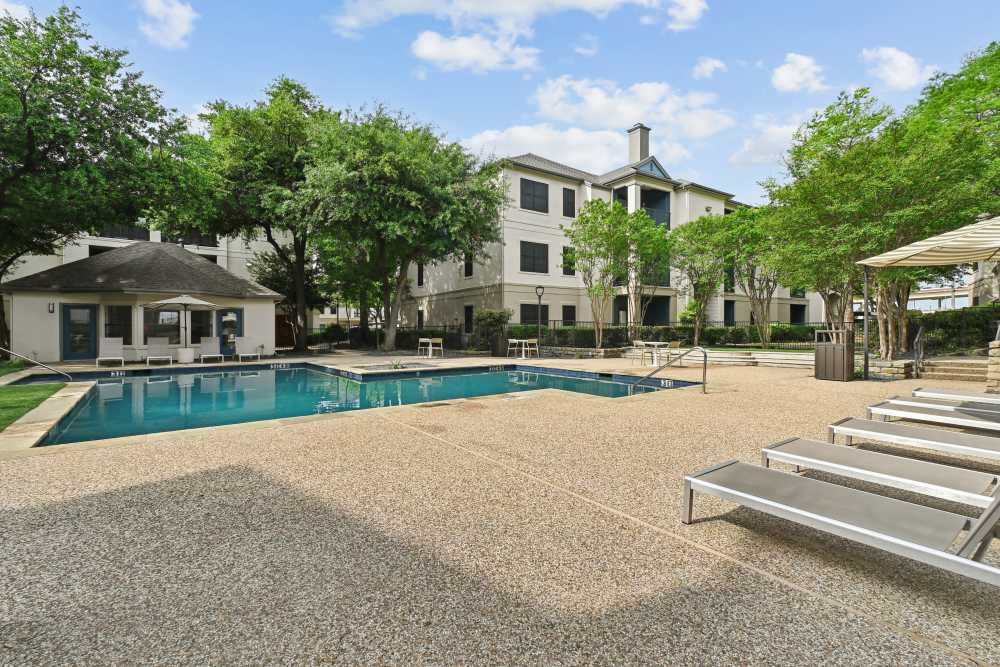 Benton in Dallas, Texas 