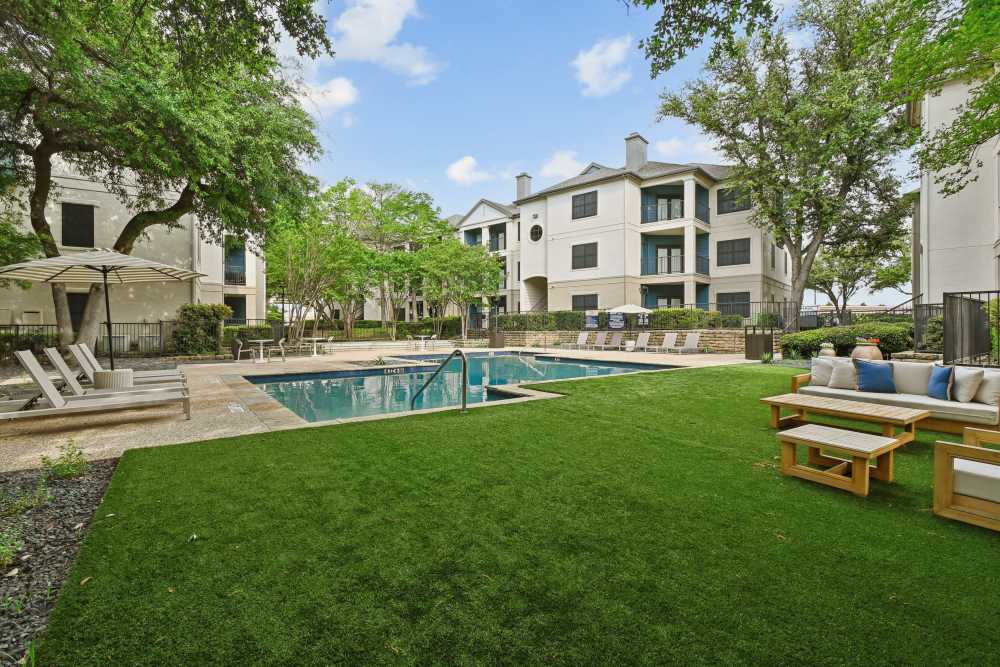 Benton in Dallas, Texas 