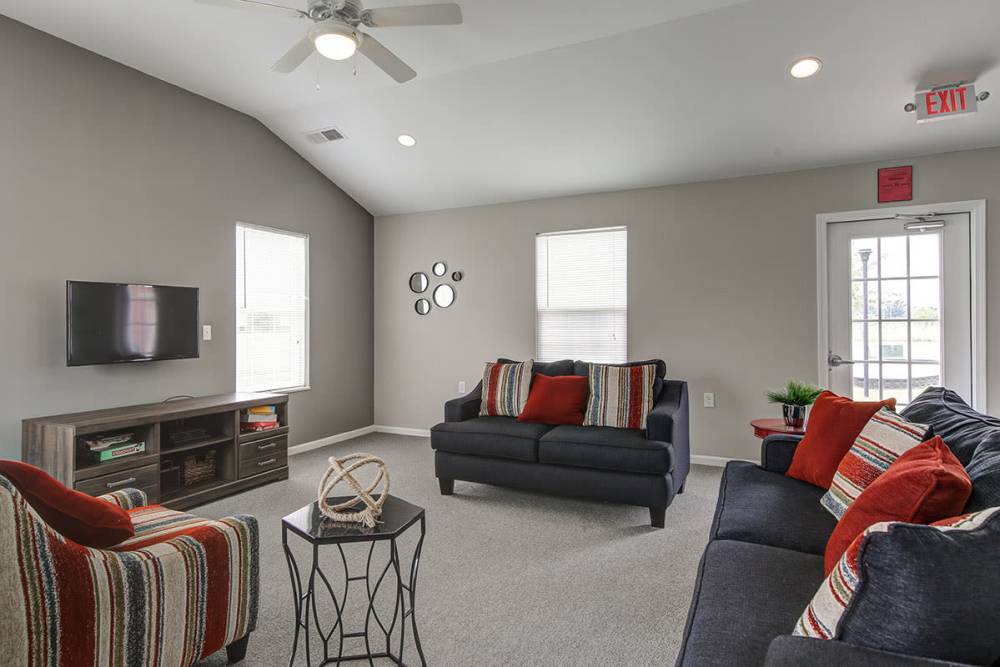 Cozy living room with modern furniture and ceiling fan at Butler Crossing I in Kingstree, South Carolina