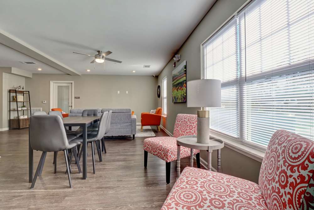 Community lounge area at Tate Commons in New Bern, North Carolina