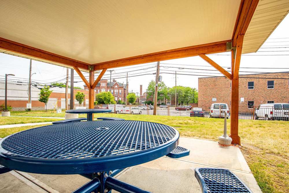 Outdoor seating area at Audubon Crossing Senior Community in Dayton, Ohio 