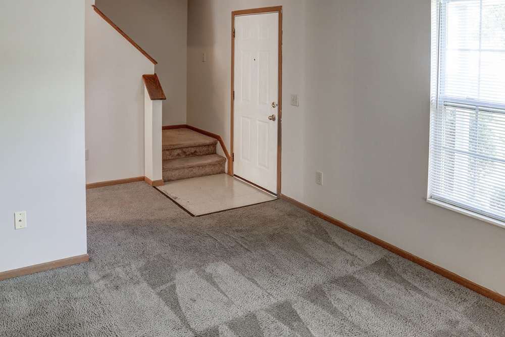 Living room with proper air conditioning at Ivy Glen in Washington Court House, Ohio 