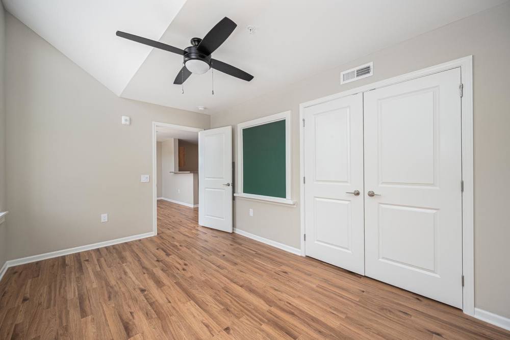 Spacious room with wood-style flooring at Starling Yard in Columbus, Ohio