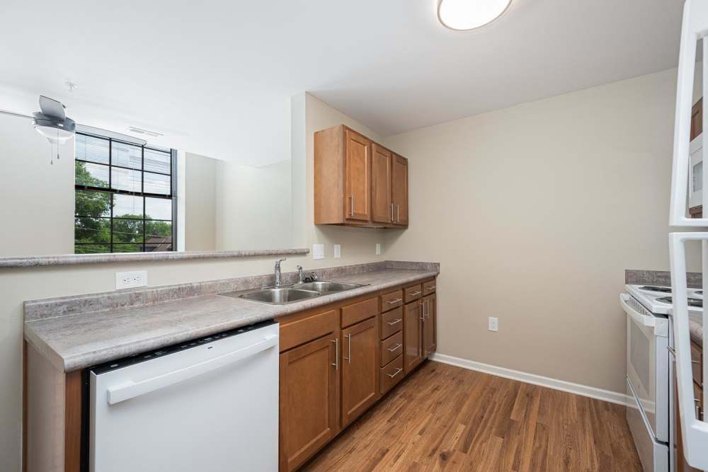 Modern kitchen with granite countertops at Starling Yard in Columbus, Ohio