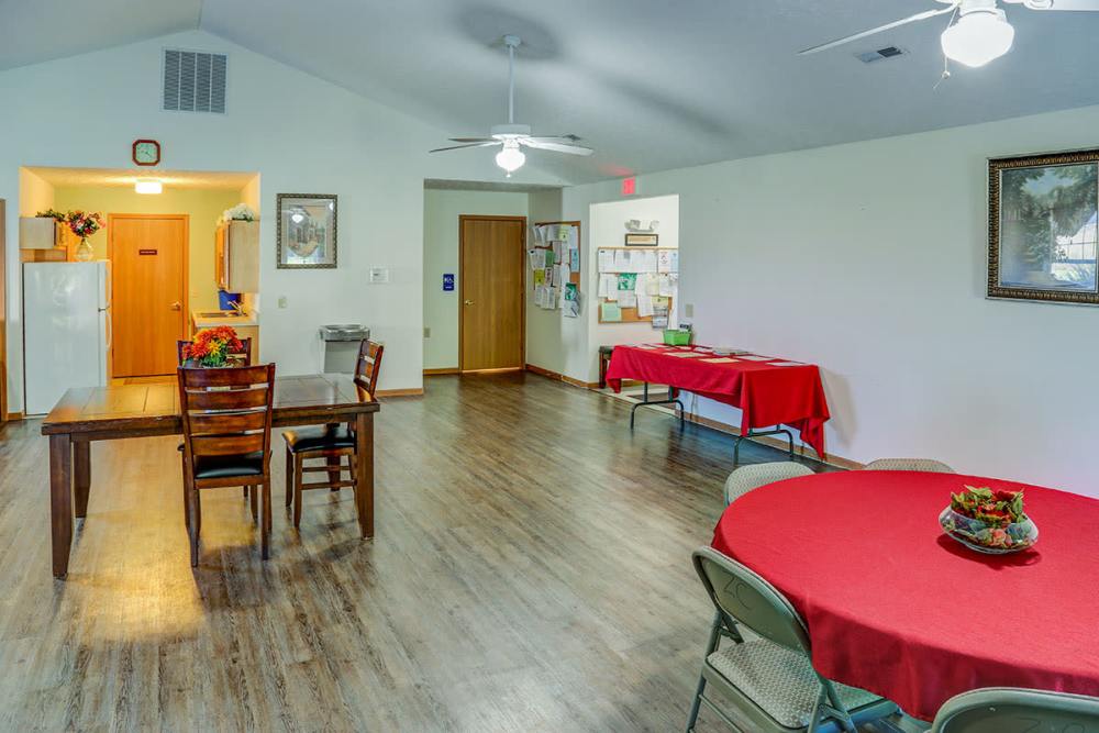 Clubhouse with seating area at Zacharys Crossing in Washington Court House, Ohio