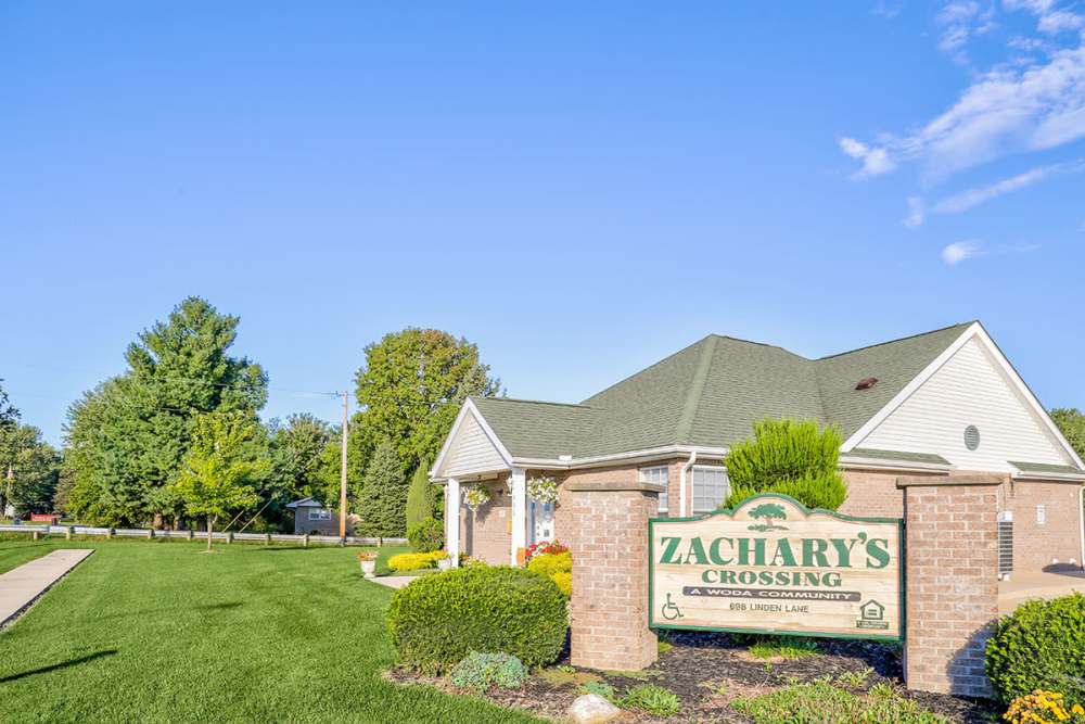 Beautiful community area with a signboard at Zacharys Crossing in Washington Court House, Ohio 