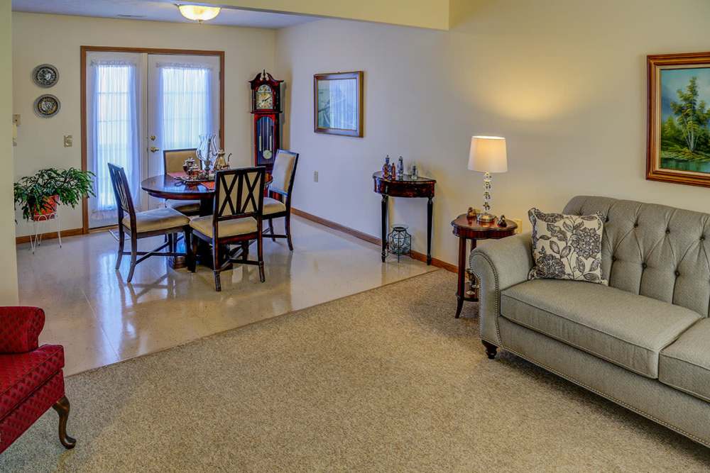 Well-lit living room at Zacharys Crossing in Washington Court House, Ohio 