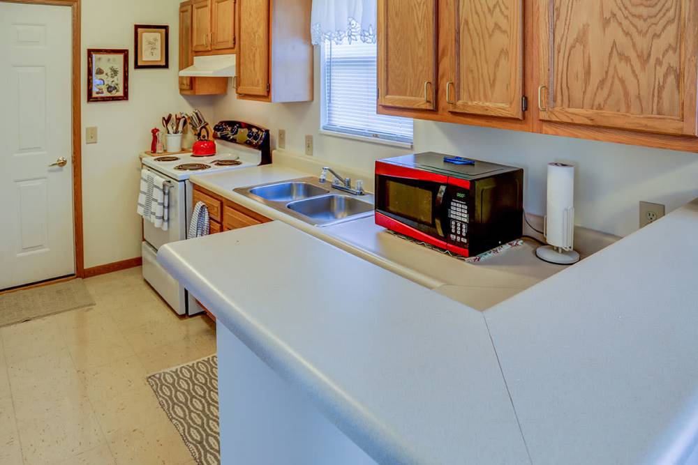 Kitchen with granite countertops at Zacharys Crossing in Washington Court House, Ohio 