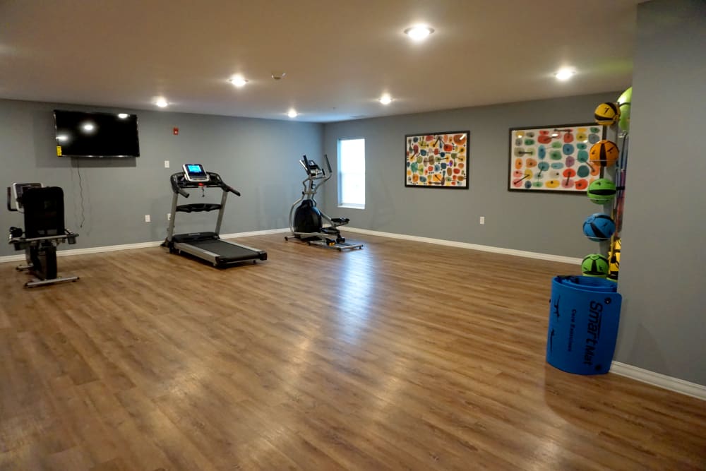 Fitness equipment with wood-style flooring at Atcheson Place Lofts in Columbus, Ohio