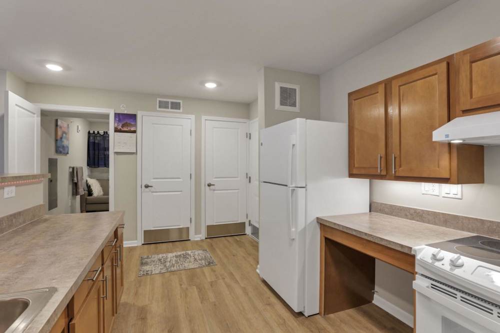 Kitchen with granite countertops at McKinley Manor in Columbus, Ohio 