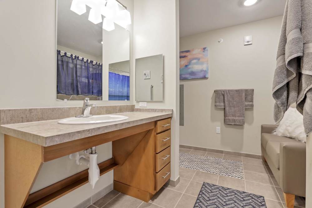 Bathroom with a mirror and proper lighting at McKinley Manor in Columbus, Ohio 