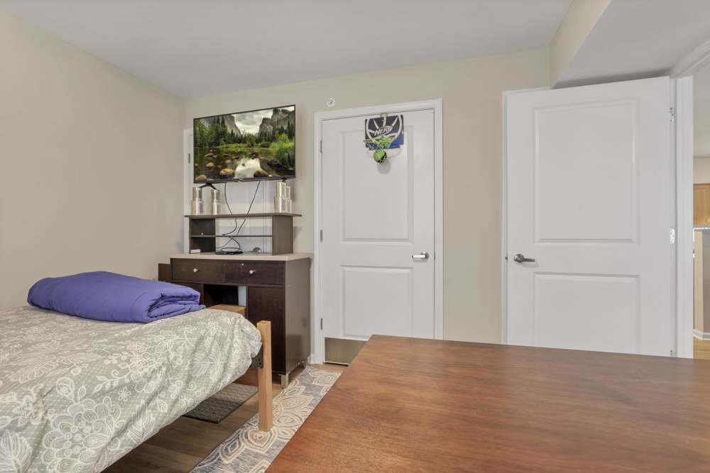 Bedroom with an attached bathroom at McKinley Manor in Columbus, Ohio 