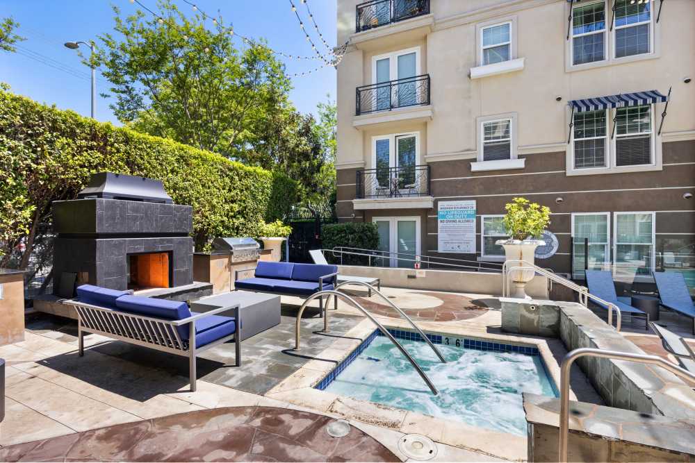 Outdoor Spa, BBQ and Fre Pit at La Belle at Hollywood Tower in Los Angeles, California