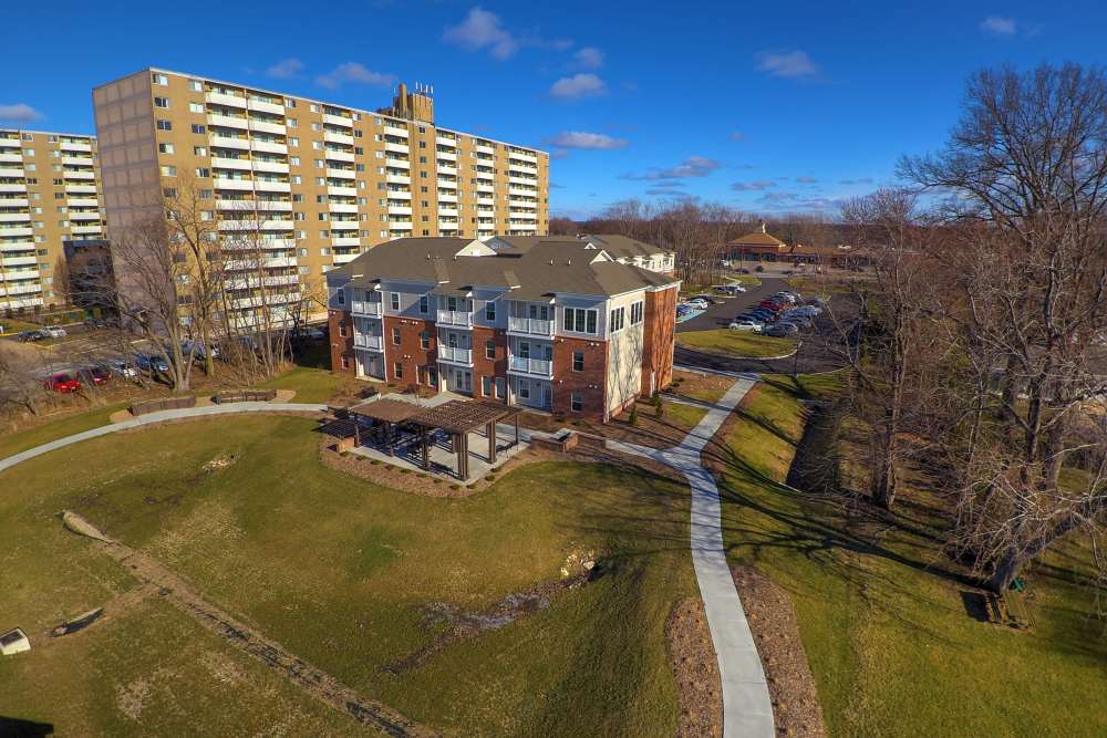 Open lawn at Willoughbeach Terrace Senior Living in Willowick, Ohio 