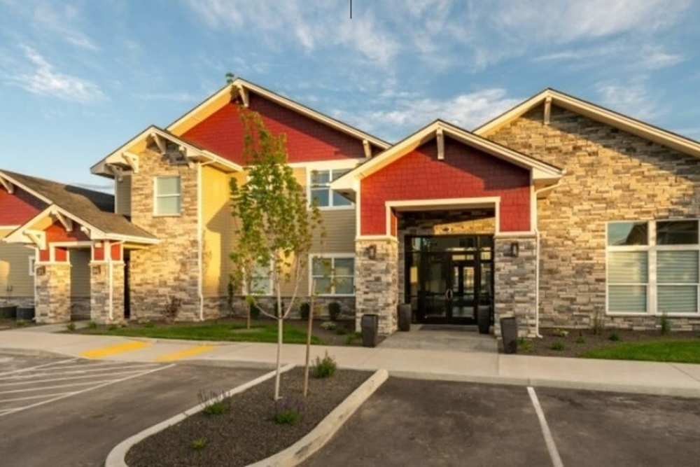 Exterior shot of the building at The Enclave in Meridian, Idaho