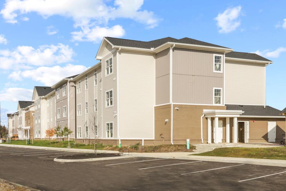 Well-maintained community at Dunbury Greene in Columbus, Ohio
