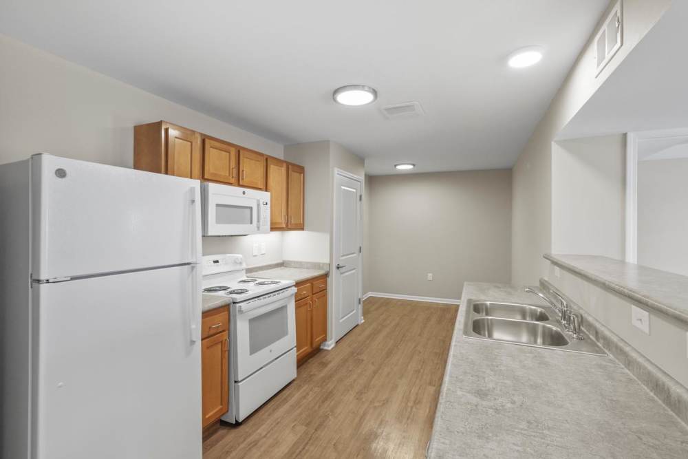 Kitchen with a refrigerator at Dunbury Greene in Columbus, Ohio 
